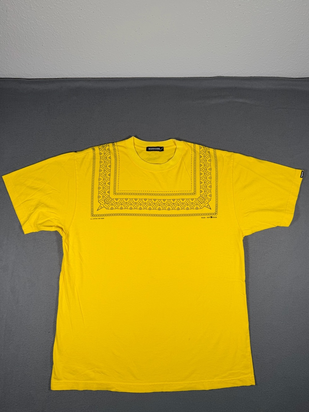 NEIGHBORHOOD‎ Yellow Bandana
Graphic Tee Men's XL